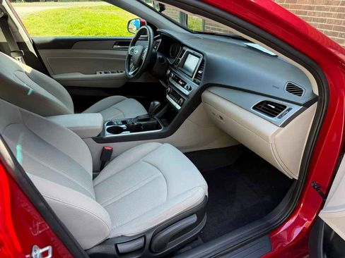 Used 2019 Hyundai Sonata SEL w/ Tech Package 02 FWD image 9