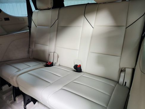 Used 2023 Cadillac Escalade Premium Luxury AWD/4WD image 12