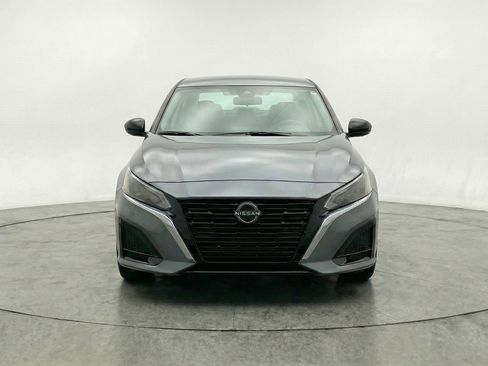 Used 2025 Nissan Altima 2.5 SV image 2