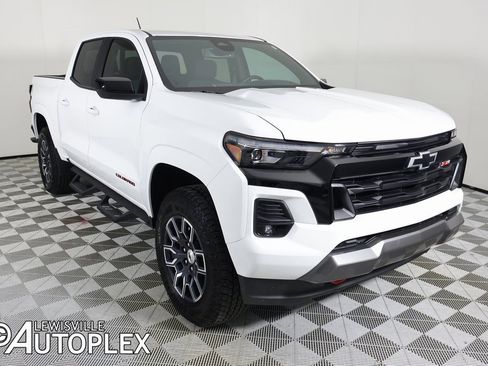 Used 2024 Chevrolet Colorado Z71 w/ Z71 Convenience Package 2 image 3
