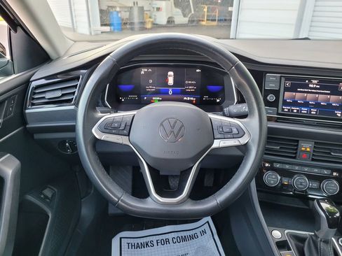 Used 2024 Volkswagen Jetta SE image 16