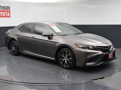 Used 2024 Toyota Camry SE image 6