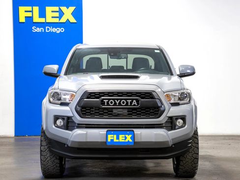 Used 2019 Toyota Tacoma TRD Sport w/ Technology Package AWD/4WD image 9