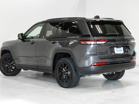 Used 2024 Jeep Grand Cherokee Altitude AWD/4WD image 27