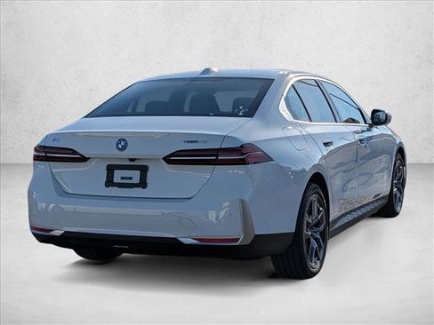 Used 2025 BMW i5 eDrive40i w/ Premium Package image 5