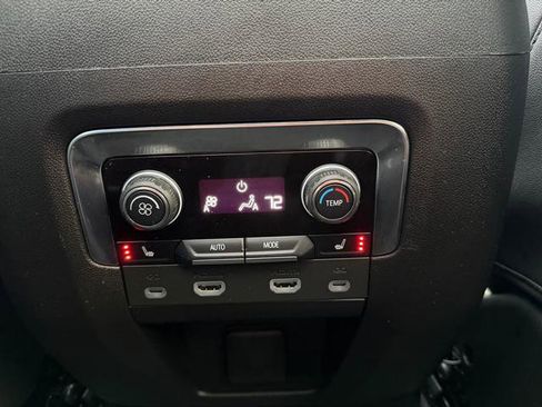 Used 2023 Chevrolet Suburban Premier w/ Advanced Technology Package image 28