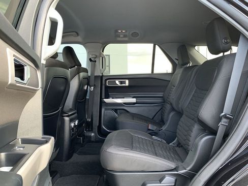 Used 2020 Ford Explorer XLT image 18