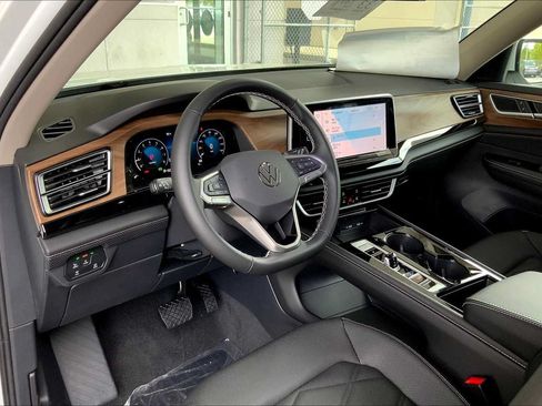 Used 2026 Volkswagen Atlas SE w/ Panoramic Sunroof Package FWD image 8