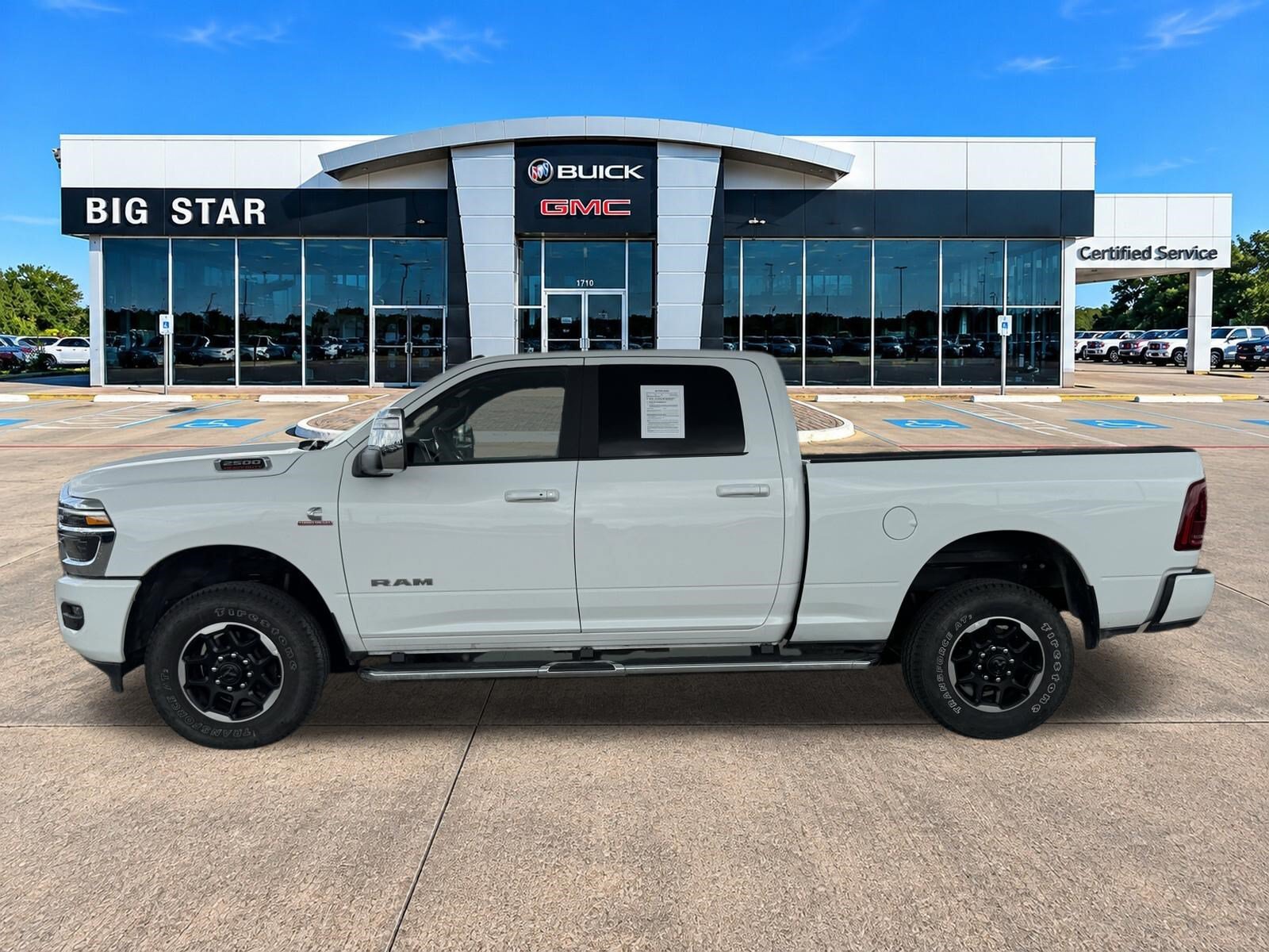 Used 2025 RAM 2500 Laramie AWD/4WD image 3