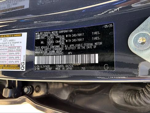Used 2025 Toyota 4Runner SR5 AWD/4WD image 36
