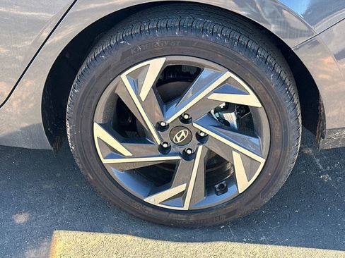 New 2025 Hyundai Elantra SEL image 19