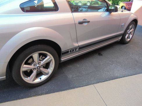 Used 2009 Ford Mustang GT RWD image 21