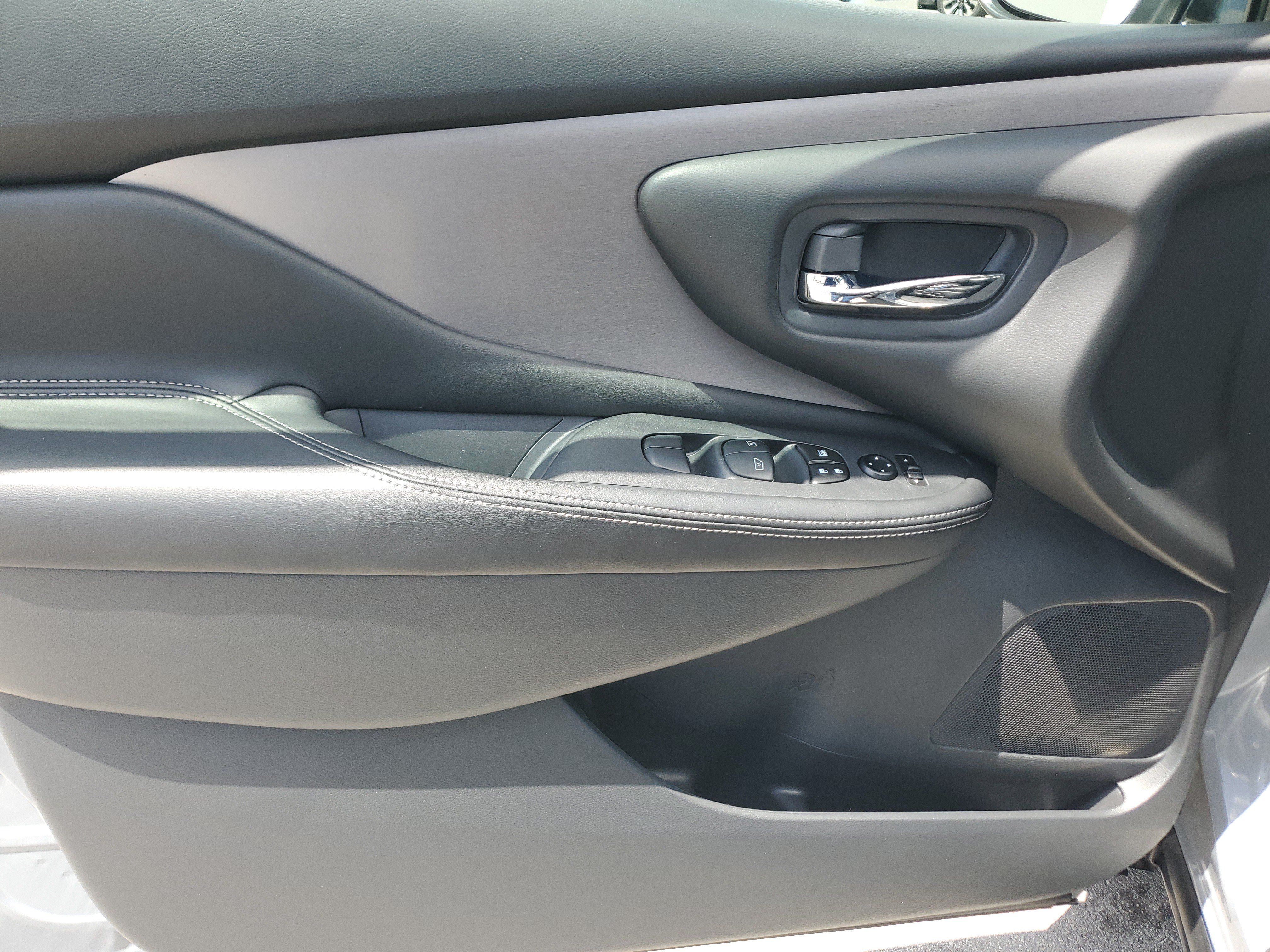 Certified 2024 Nissan Murano SV w/ SV Midnight Edition Package FWD image 25