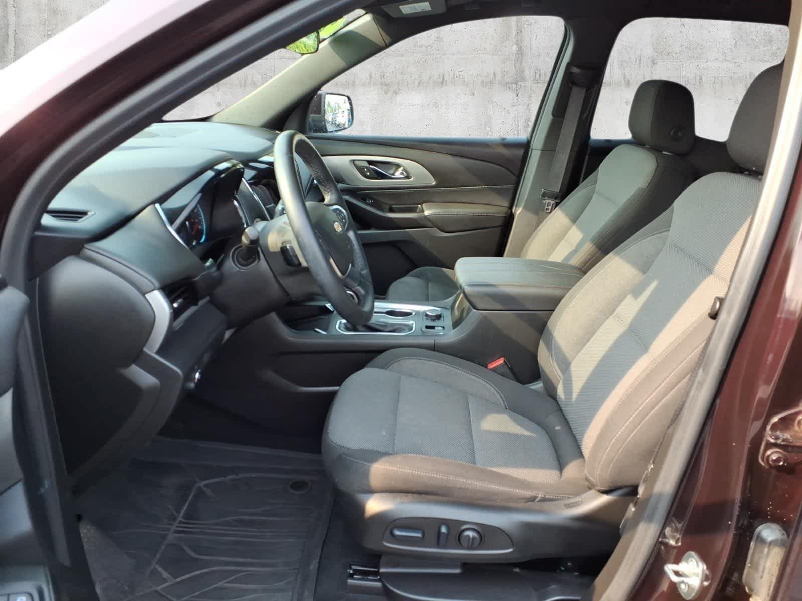 Used 2023 Chevrolet Traverse LT w/ LPO, Floor Liner Package AWD/4WD image 4