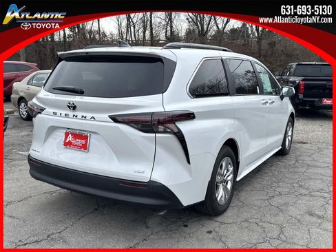 New 2026 Toyota Sienna XLE image 5