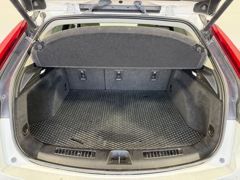 Used 2019 Cadillac XT4 Premium Luxury w/ Cold Weather Package FWD image 29