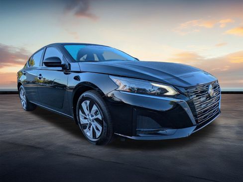 Certified 2025 Nissan Altima 2.5 S image 1