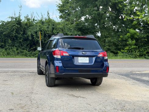 Used 2010 Subaru Outback 2.5i Premium AWD/4WD image 12