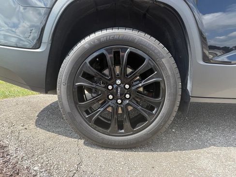 Used 2023 GMC Acadia SLE w/ Driver Convenience Package FWD image 16