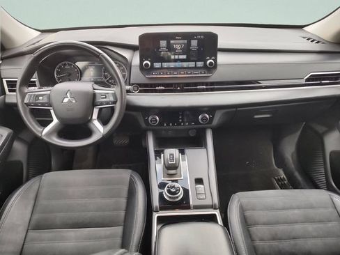 Used 2023 Mitsubishi Outlander SE FWD image 9