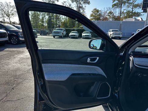 Used 2022 Jeep Compass Latitude image 26