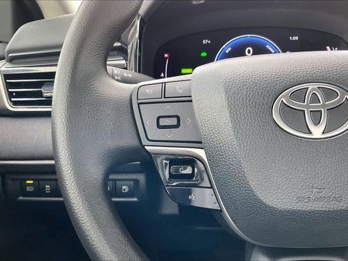 Used 2025 Toyota Camry SE image 21