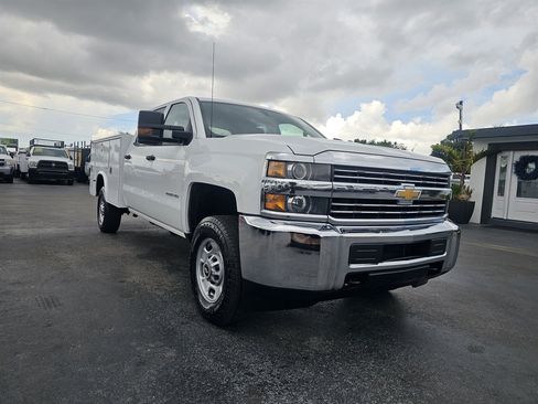 Used 2018 Chevrolet Silverado 2500 W/T w/ WT Convenience Package AWD/4WD image 3