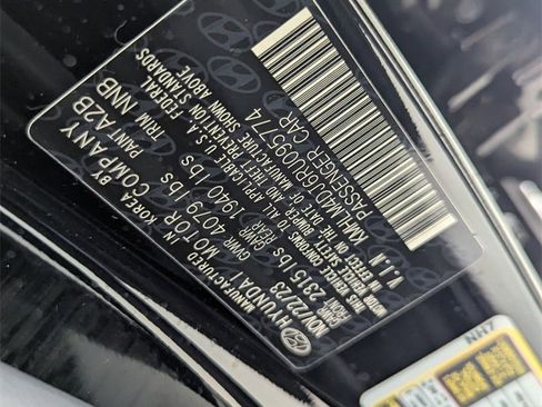 Certified 2024 Hyundai Elantra Blue image 29