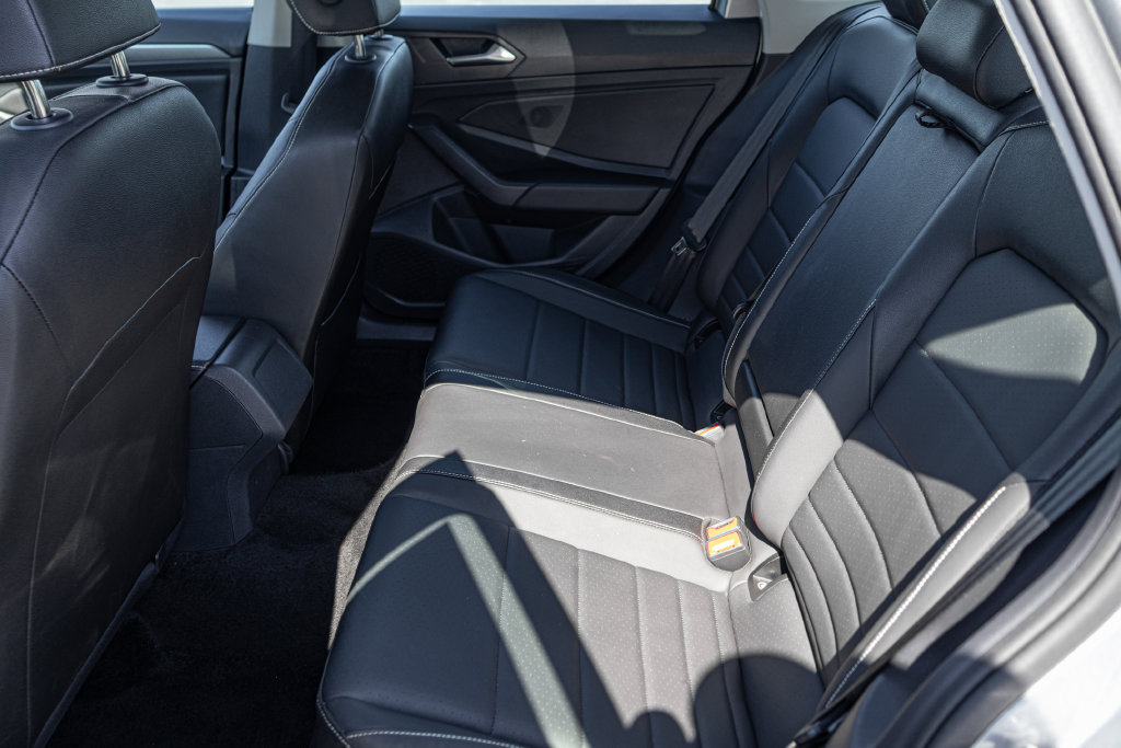 Certified 2024 Volkswagen Jetta SE FWD image 27