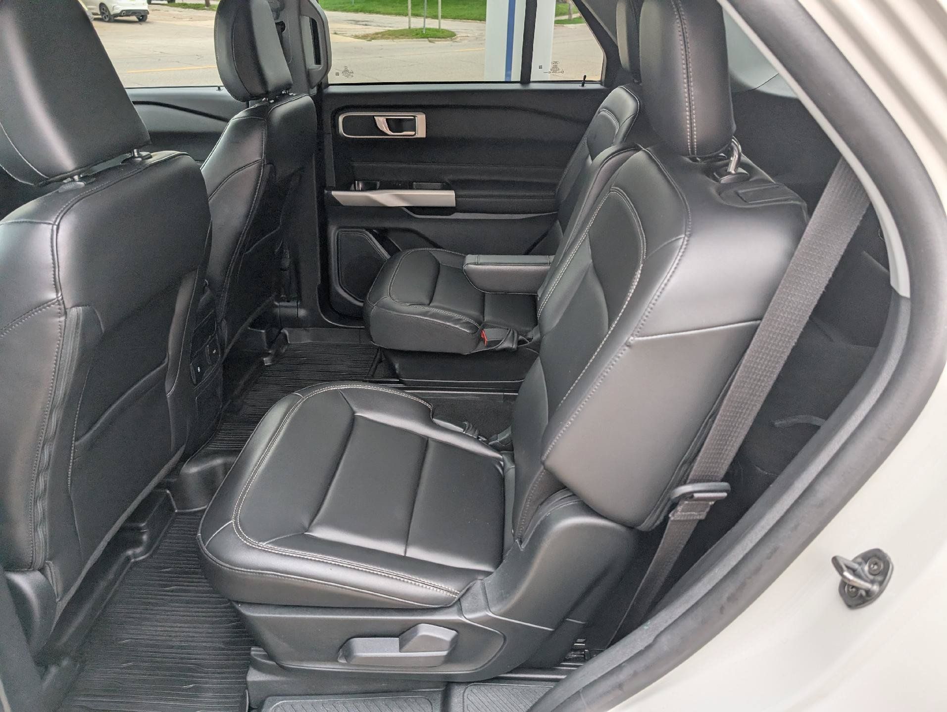Used 2023 Ford Explorer XLT w/ Equipment Group 202A AWD/4WD image 14