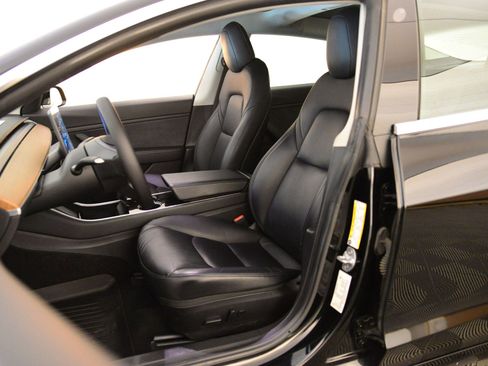 Used 2020 Tesla Model 3 Performance image 4