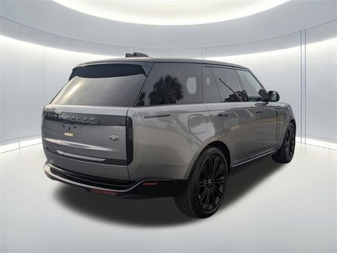 Used 2023 Land Rover Range Rover SE image 6