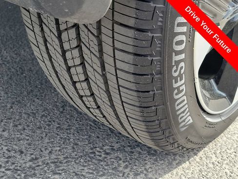 Used 2025 Nissan Kicks SR AWD/4WD image 32