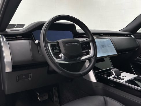 Used 2025 Land Rover Range Rover SE AWD/4WD image 10
