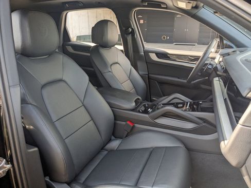 Used 2025 Porsche Cayenne image 25