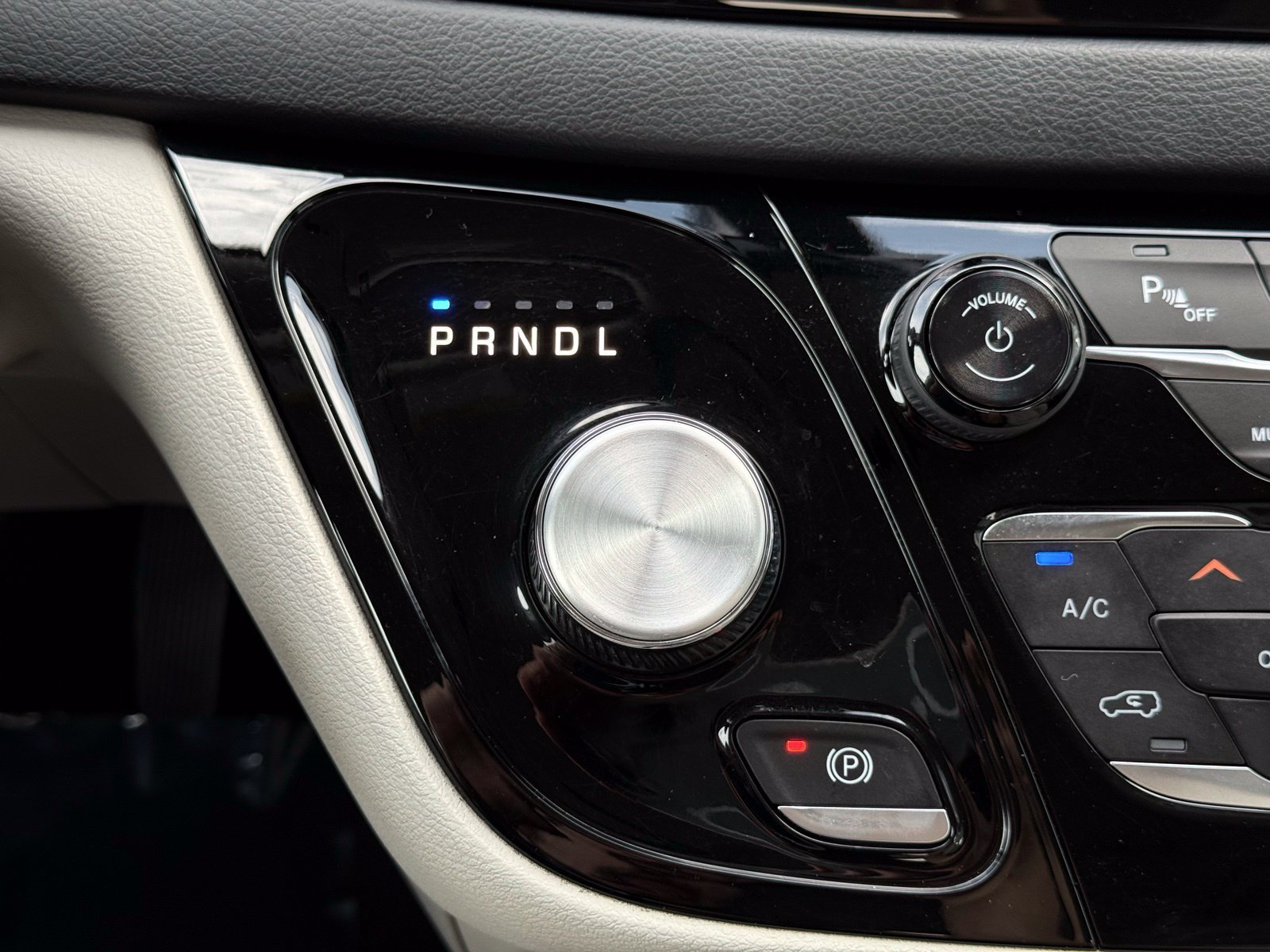 Used 2018 Chrysler Pacifica Touring Plus FWD image 42