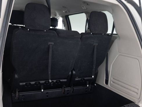 Used 2011 Dodge Grand Caravan Express FWD image 40
