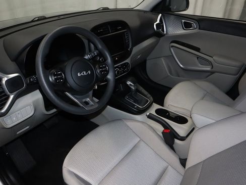Used 2025 Kia Soul LX w/ LX Technology Package image 24