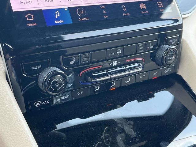 Used 2023 Jeep Grand Cherokee Limited w/ Black Appearance Package RWD image 32