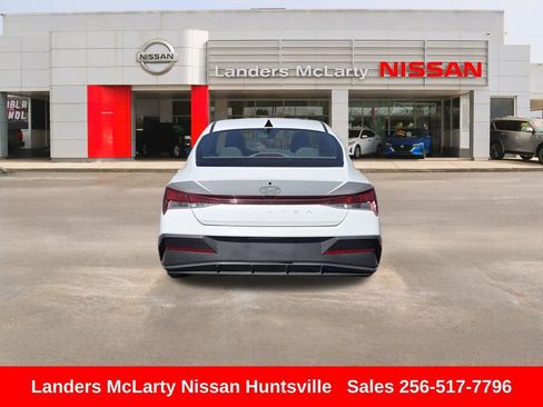 Used 2024 Hyundai Elantra SEL FWD image 5