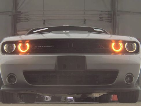 Used 2018 Dodge Challenger R/T Scat Pack RWD image 3