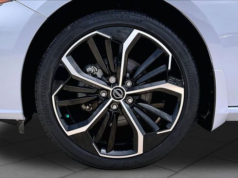 Used 2024 Nissan Altima 2.5 SR w/ SR Premium Package FWD image 11