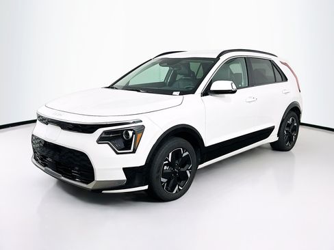 Used 2024 Kia Niro Wind w/ Wind Preserve Package FWD image 3
