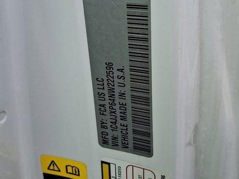 Certified 2022 Jeep Wrangler Unlimited Sahara w/ Cold Weather Group image 32