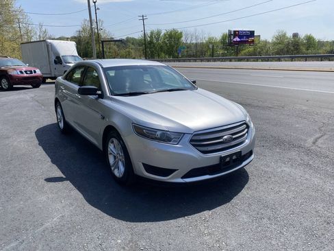 Used 2017 Ford Taurus SE FWD image 4