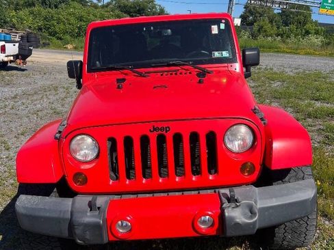 Used 2013 Jeep Wrangler Unlimited Sahara w/ Dual Top Group AWD/4WD image 8