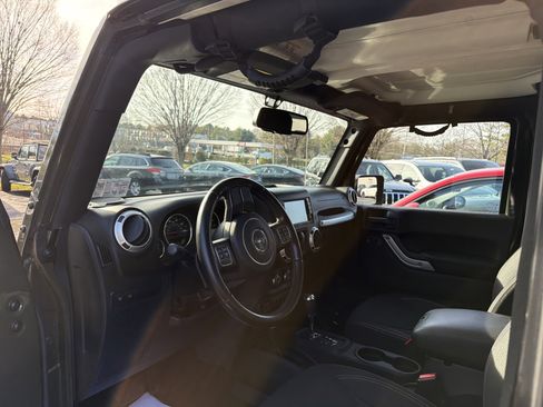 Certified 2015 Jeep Wrangler Rubicon w/ Power Convenience Group image 12