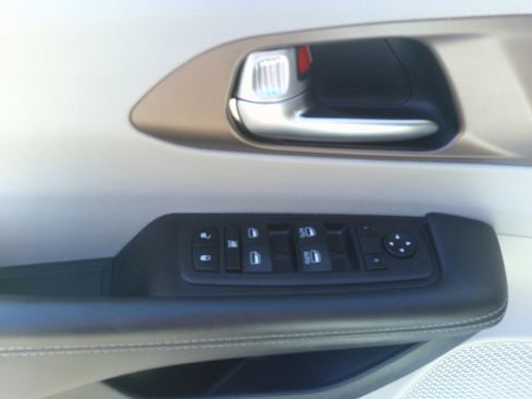 Used 2023 Chrysler Voyager LX FWD image 14