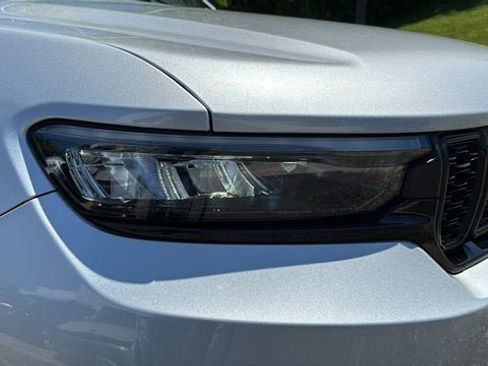 Certified 2025 Jeep Grand Cherokee Altitude AWD/4WD image 9