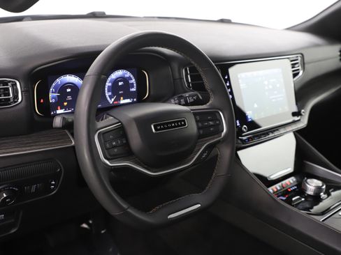 Used 2024 Jeep Wagoneer Series II w/ Flexible Seating Group image 23